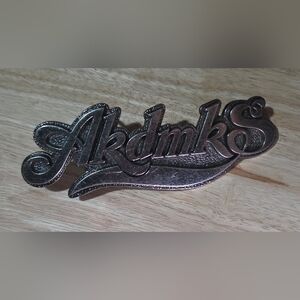 Akademiks "AkdmkS" Script Logo Belt Buckle – Silver Tone Hip Hop Streetwear